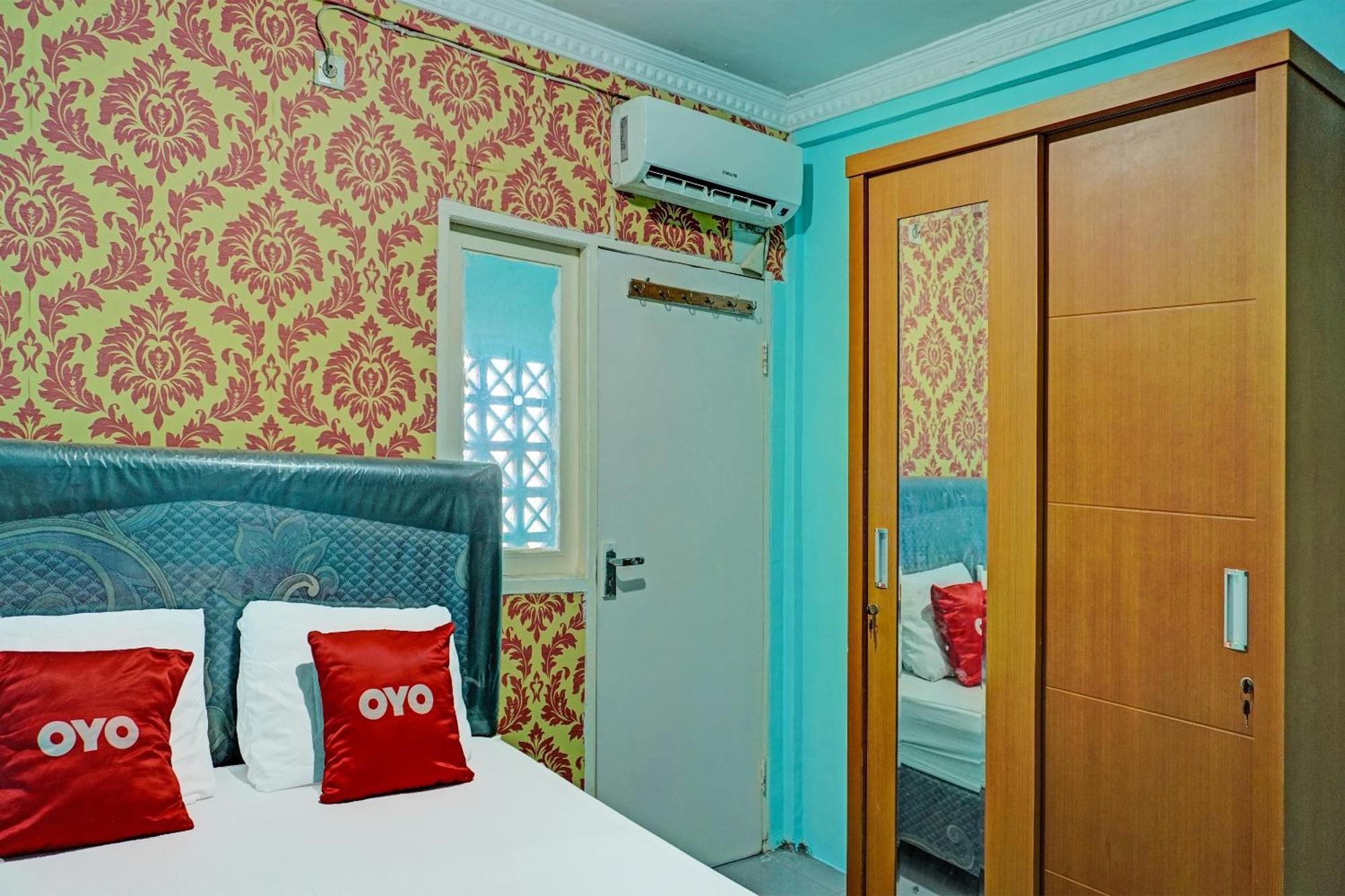Oyo 91731 Home Stay Elis Cateliya Syariah Karawang Exterior foto