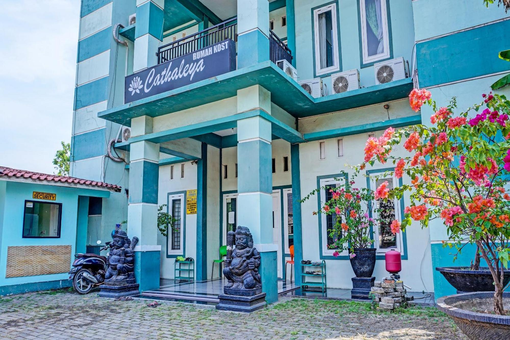 Oyo 91731 Home Stay Elis Cateliya Syariah Karawang Exterior foto